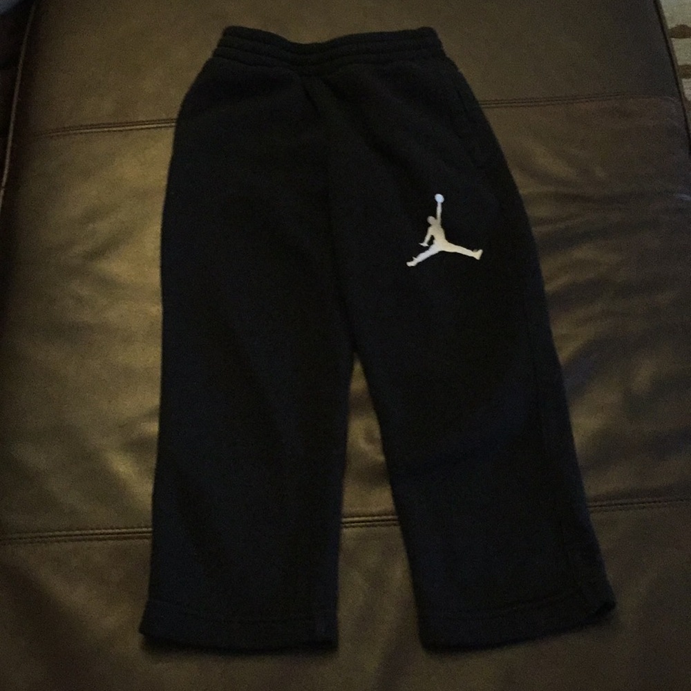 Boys black Nike sweatpants